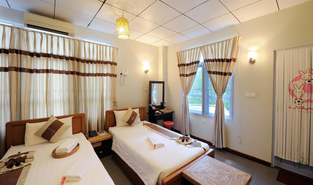 Cinderella Hotel Mawlamyine Room photo
